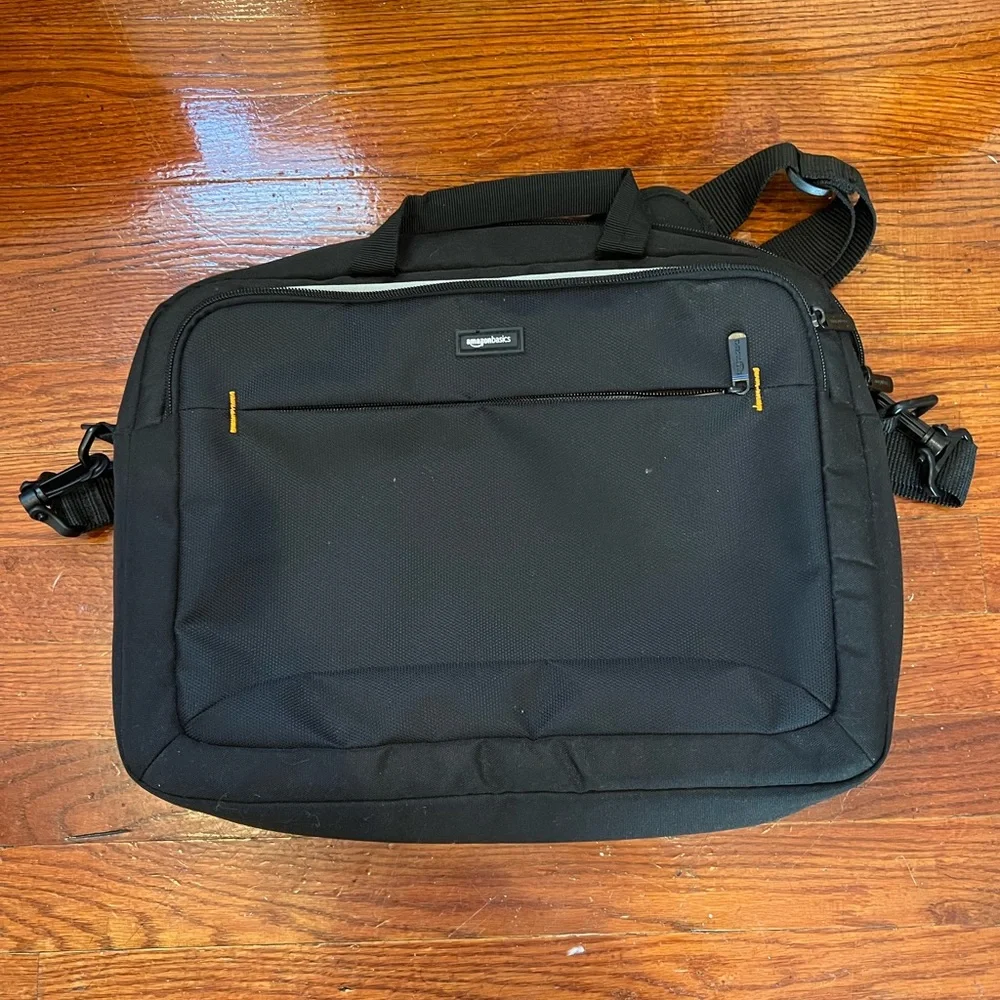 Amazon Basics Laptop Computer Bag Tablet should bag size 15.6 inch